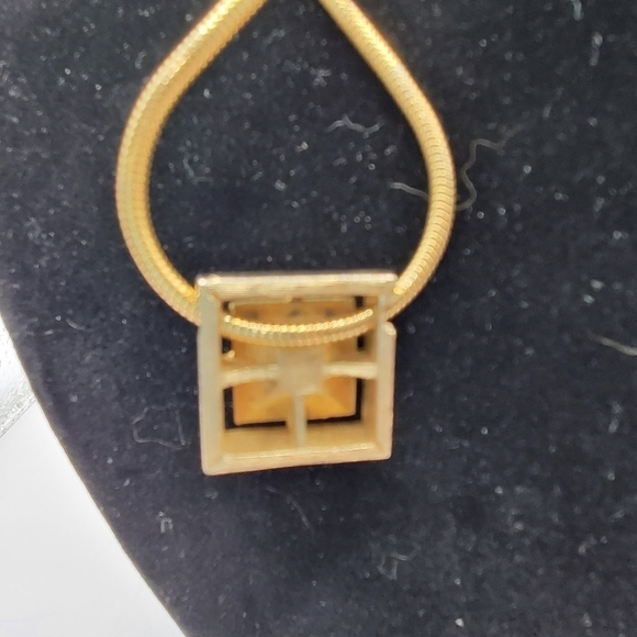 VINTAGE AVON GOLD TONE CLEAR RHINESTONE NECKLACE EARRINGS SET POST BACK JEWELRY - Picture 3 of 12